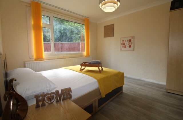 Manton, Room 1, Bretton, PE3