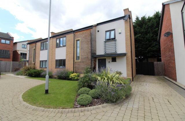 Hawksbill Way, Peterborough, PE2