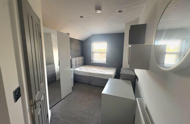 Dogsthorpe Road, Room 3, Peterborough, PE1